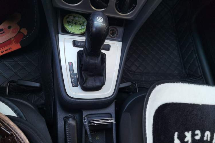 Used Volkswagen Lavida 2013 Revised Classic 1.6L Automatic Fashion Edition Gear Lever