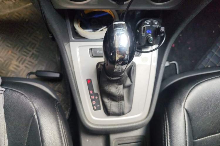 Used Volkswagen Lavida 2013 Revised Classic 1.6L Automatic Fashion Edition Gear Lever