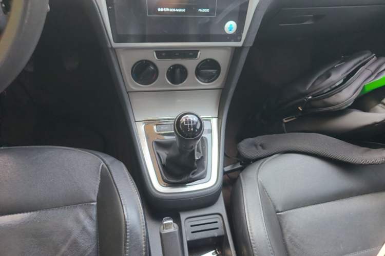 Used Volkswagen Lavida 2013 Restyled Classic 1.6L Manual Comfort Edition Gear Lever