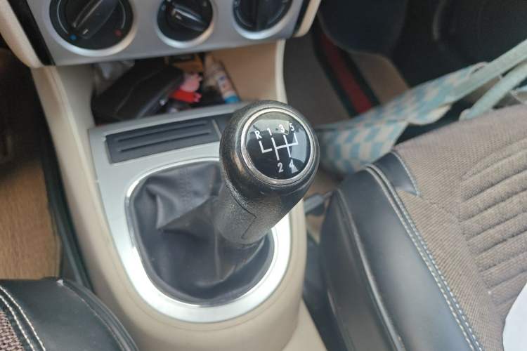 Used Volkswagen Lavida 2013 Classic 1.6L Manual Fashion Edition Gear Lever