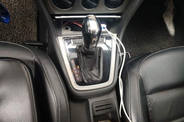 Used Volkswagen Lavida 2013 1.4TSI DSG Comfort Edition Gear Lever