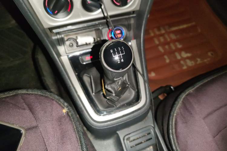 Used Volkswagen Lavida 2013 Revised Version 1.4 TSI Manual Comfort Edition Gear Lever