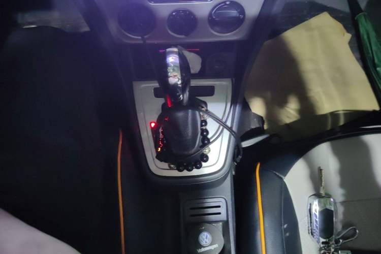 Used Volkswagen Lavida 2013 1.6L Automatic Fashion Edition Gear Lever