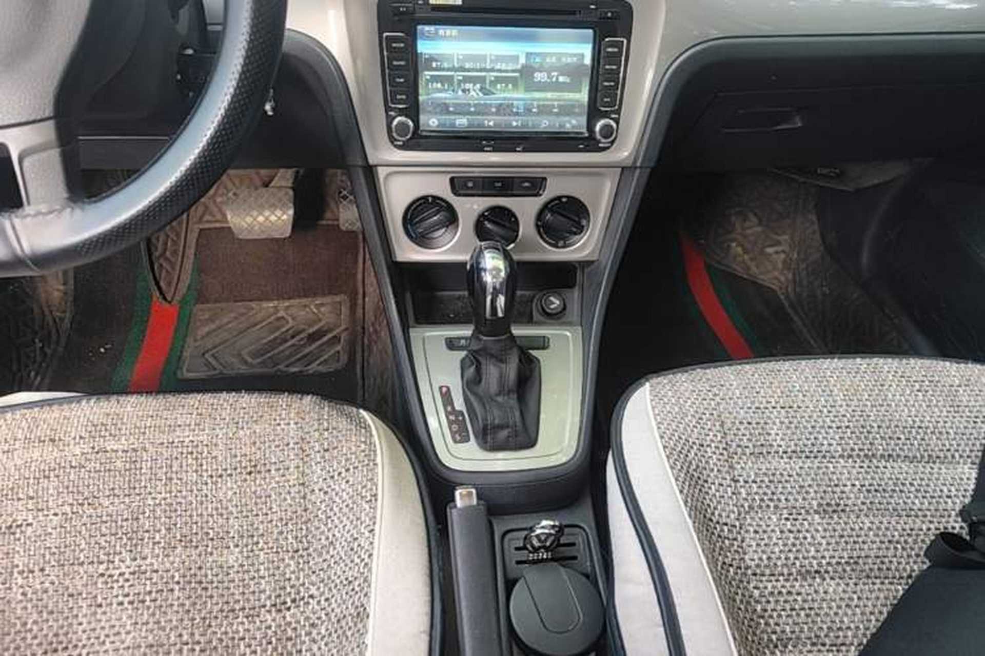 Used Volkswagen Lavida 2013 Revised Classic 1.6L Automatic Fashion Edition Gear Lever