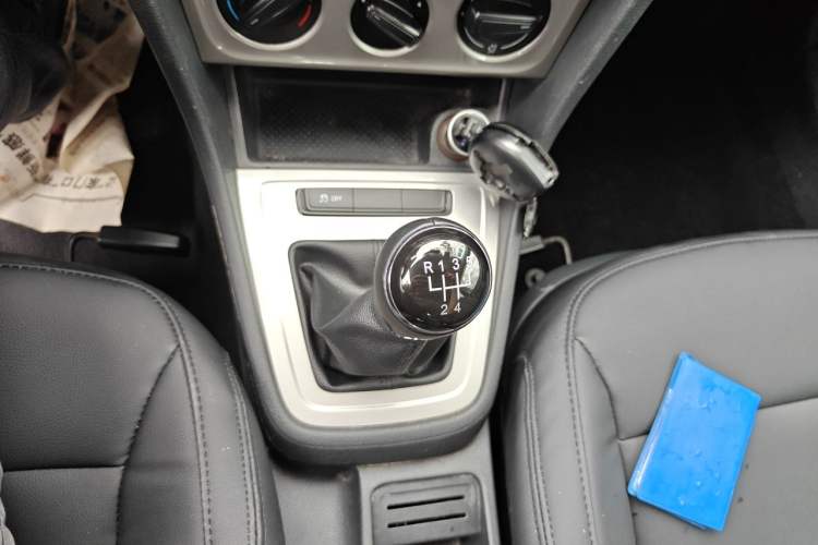Used Volkswagen Lavida 2013 Revised Classic 1.6L Manual Fashion Edition Gear Lever