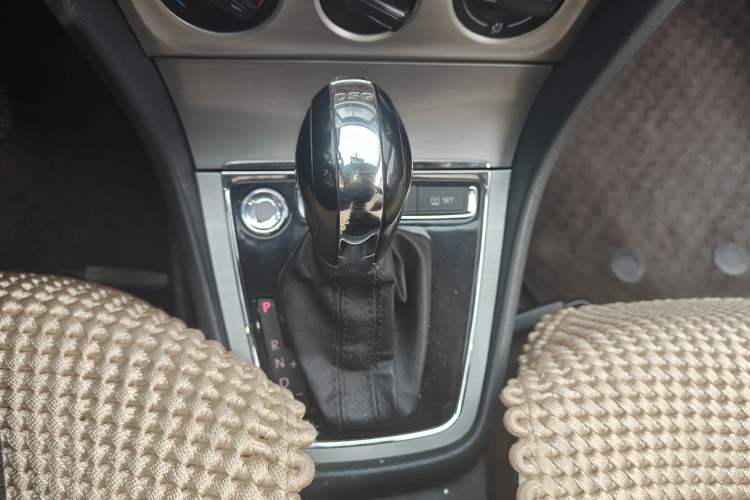 Used Volkswagen Lavida 2013 Revised Version 1.4 TSI DSG Comfort Edition Gear Lever