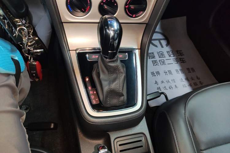 Used Volkswagen Lavida 2013 Restyled Classic 1.6L Automatic Comfort Edition Gear Lever