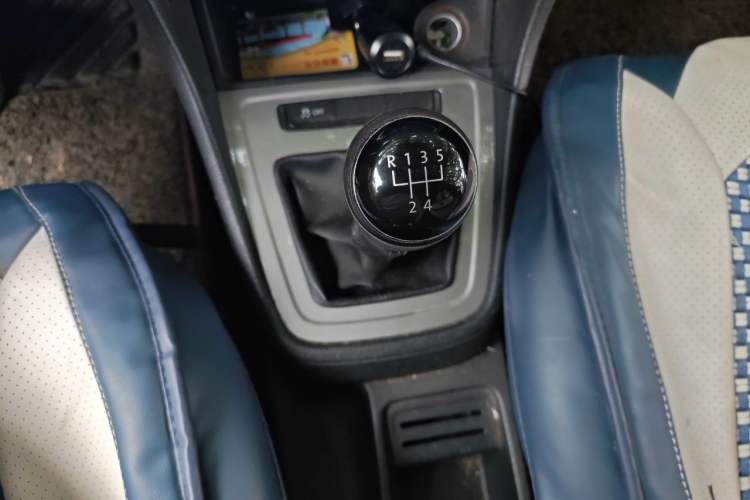 Used Volkswagen Lavida 2013 Revised Classic 1.6L Manual Fashion Edition Gear Lever