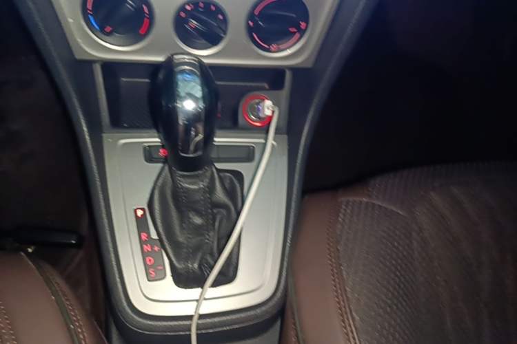 Used Volkswagen Lavida 2013 Revised Classic 1.6L Automatic Fashion Edition Gear Lever