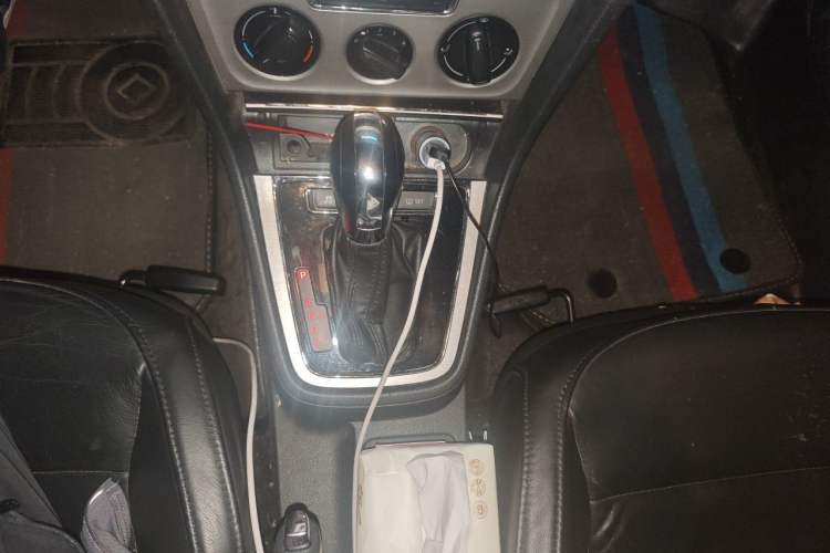 Used Volkswagen Lavida 2013 1.6L Automatic Comfort Edition Gear Lever