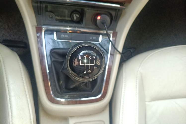 Used Volkswagen Lavida 2013 1.6L Manual Comfort Edition Gear Lever