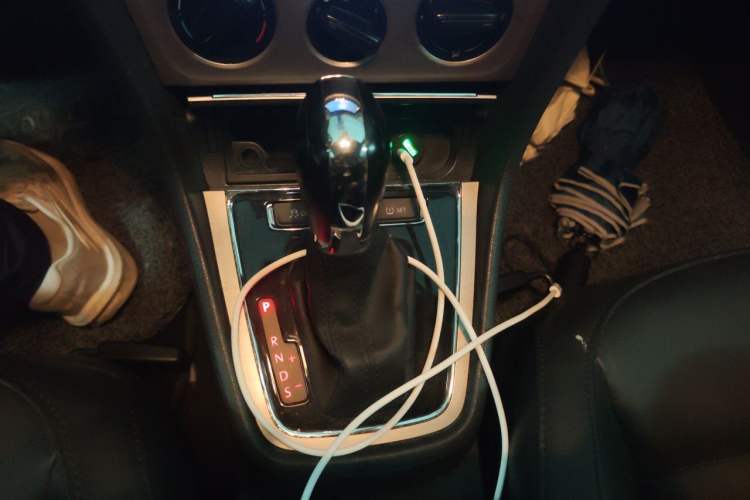 Used Volkswagen Lavida 2013 Restyled Classic 1.6L Automatic Comfort Edition Gear Lever