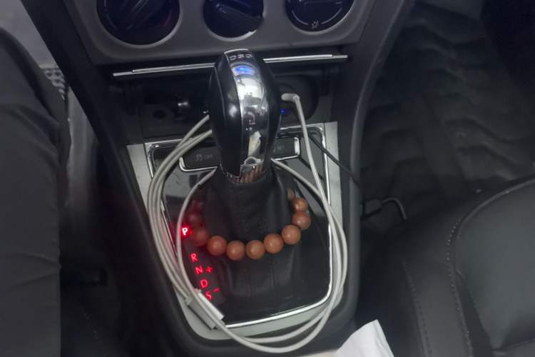 Used Volkswagen Lavida 2013 Revised Version 1.4 TSI DSG Comfort Edition Gear Lever