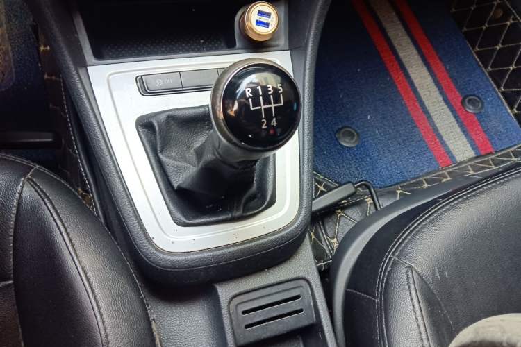 Used Volkswagen Lavida 2013 Revised Classic 1.6L Manual Fashion Edition Gear Lever