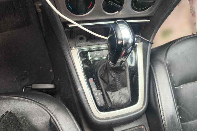 Used Volkswagen Lavida 2013 Restyled Classic 1.6L Automatic Comfort Edition Gear Lever