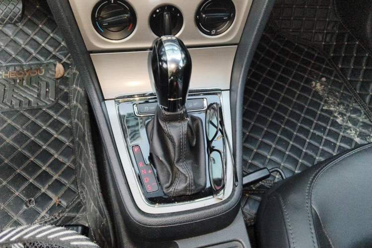 Used Volkswagen Lavida 2013 1.4TSI DSG Comfort Edition Gear Lever