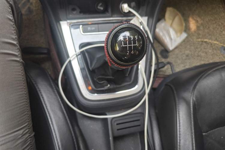 Used Volkswagen Lavida 2013 Revised Version 1.4 TSI Manual Comfort Edition Gear Lever