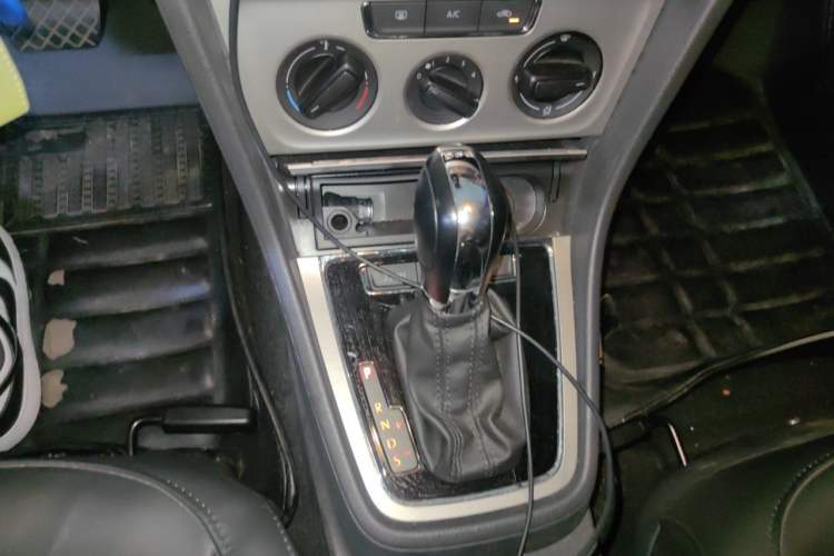 Used Volkswagen Lavida 2013 Revised Version 1.4 TSI DSG Comfort Edition Gear Lever
