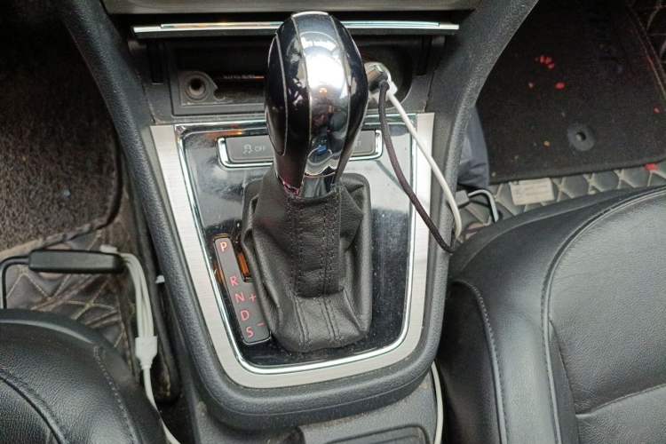 Used Volkswagen Lavida 2013 Restyled Classic 1.6L Automatic Comfort Edition Gear Lever