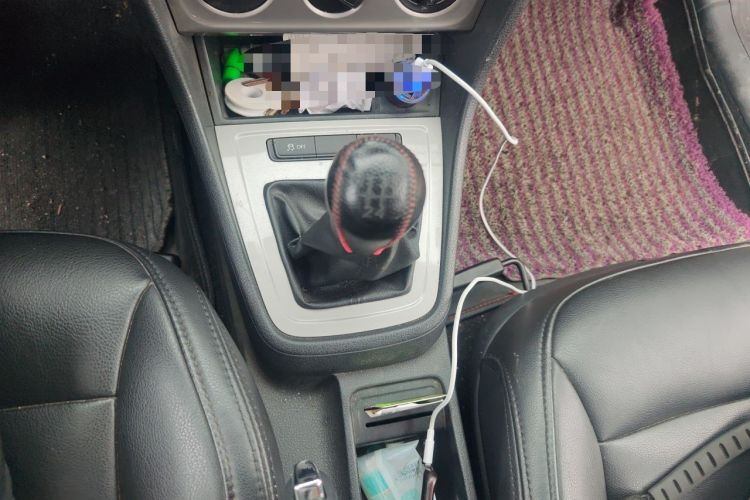 Used Volkswagen Lavida 2013 Revised Classic 1.6L Manual Fashion Edition Gear Lever