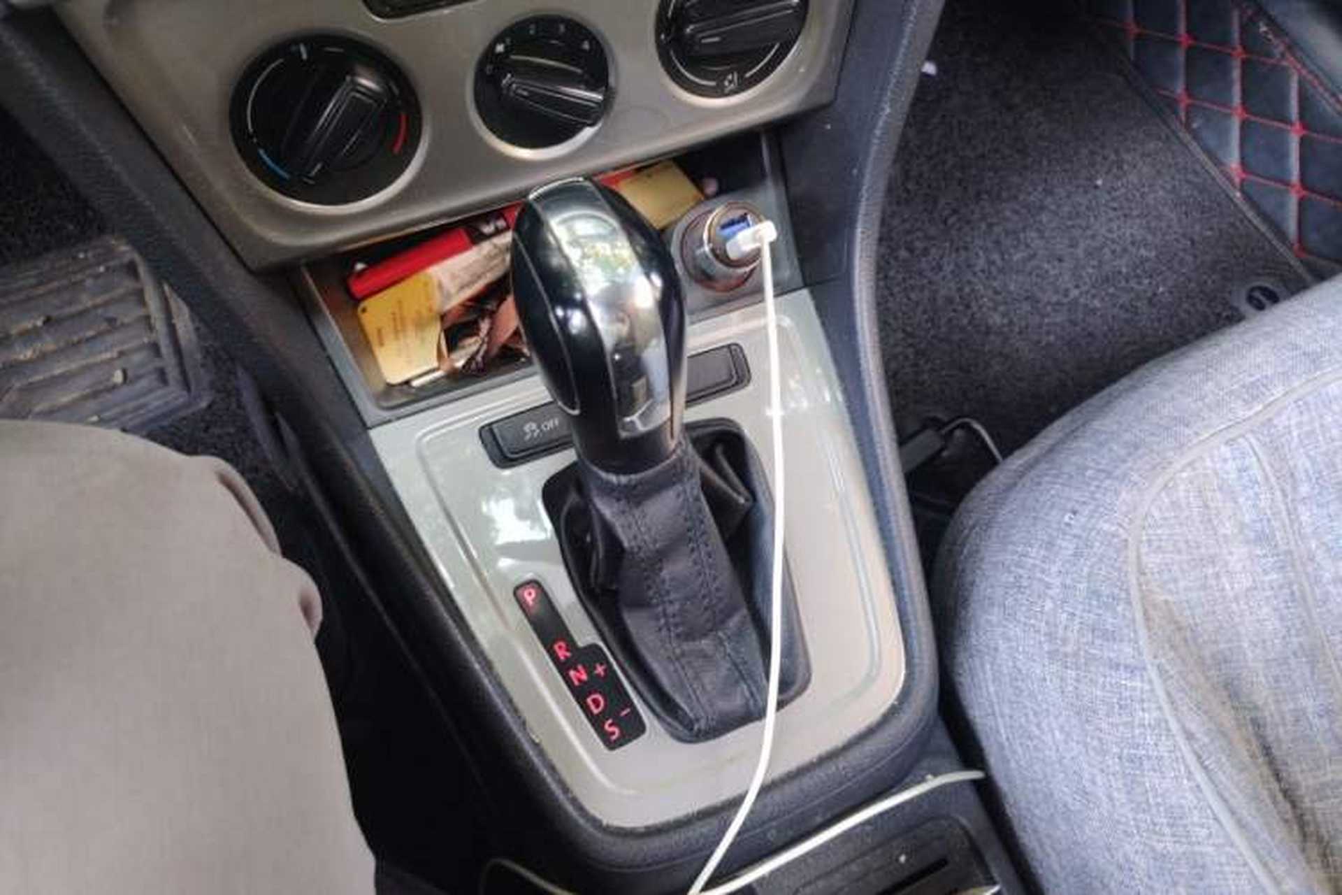 Used Volkswagen Lavida 2013 Revised Classic 1.6L Automatic Fashion Edition Gear Lever