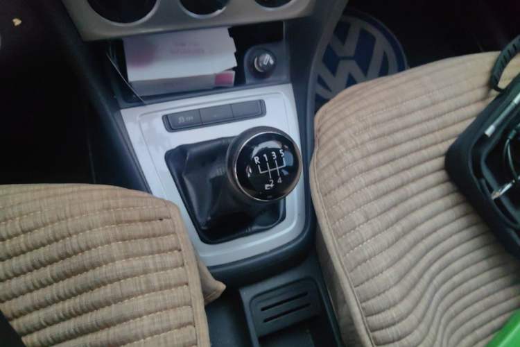 Used Volkswagen Lavida 2013 Revised Classic 1.6L Manual Fashion Edition Gear Lever