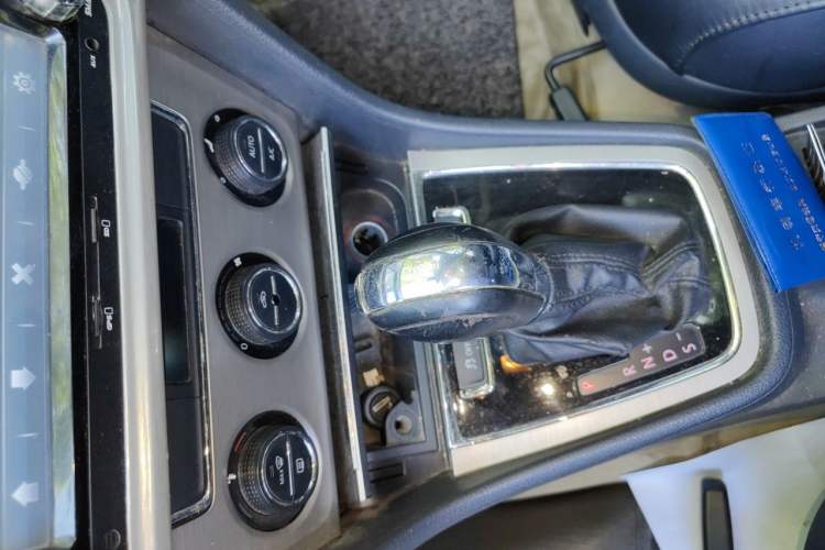Used Volkswagen Lavida 2013 Revised Version 1.6L Automatic Luxury Edition Gear Lever