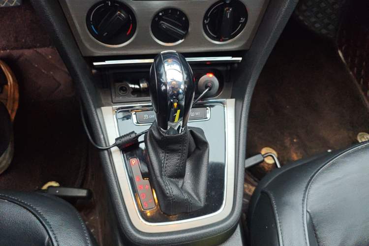 Used Volkswagen Lavida 2013 Restyled Classic 1.6L Automatic Comfort Edition Gear Lever