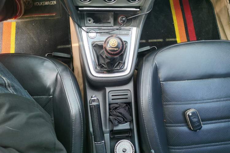 Used Volkswagen Lavida 2013 1.4 TSI Manual Luxury Edition Gear Lever