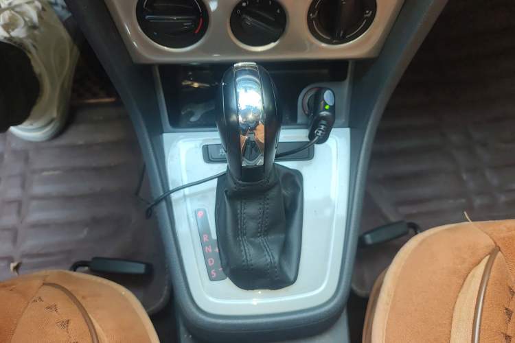 Used Volkswagen Lavida 2013 Revised Classic 1.6L Automatic Fashion Edition Gear Lever