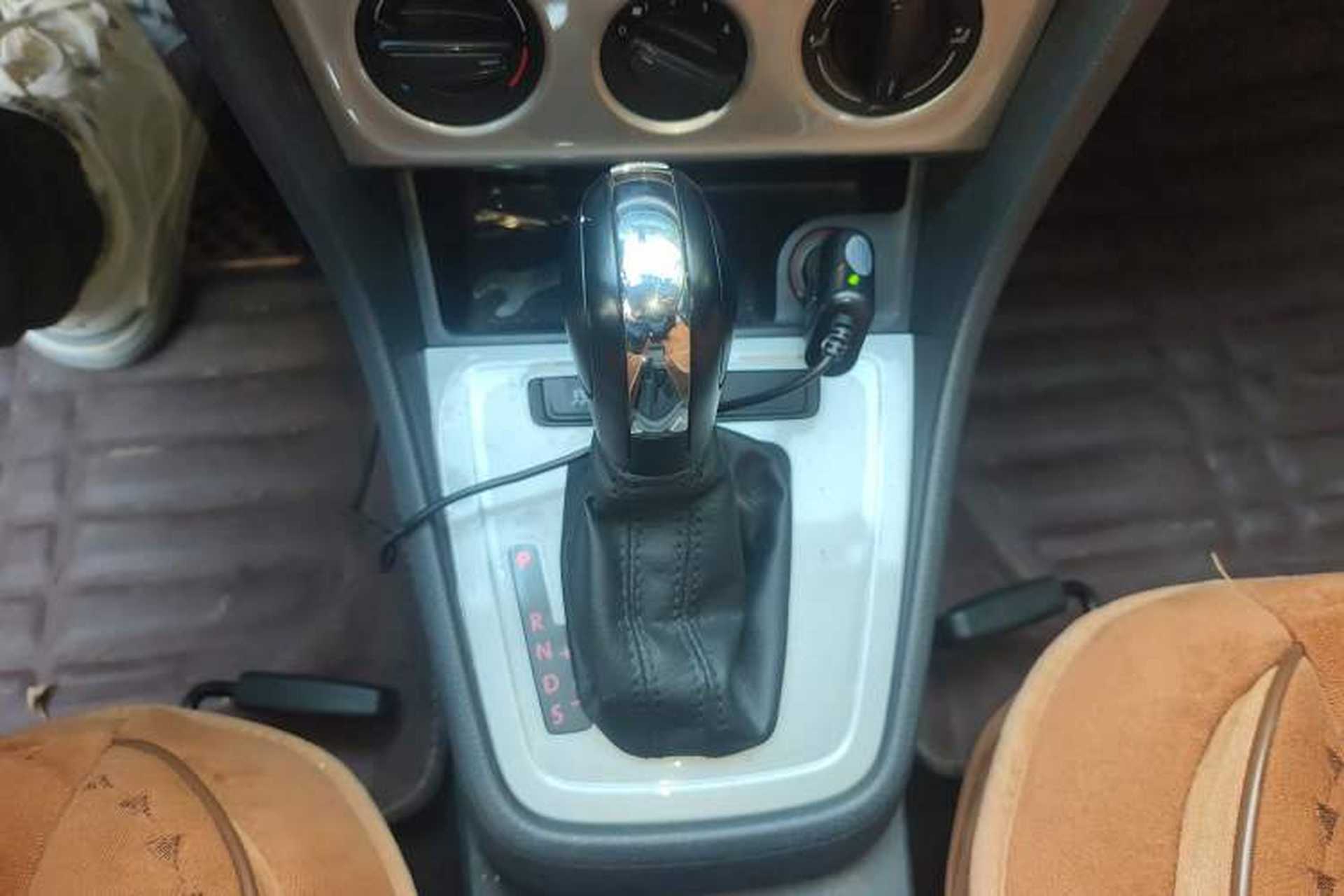 Used Volkswagen Lavida 2013 Revised Classic 1.6L Automatic Fashion Edition Gear Lever