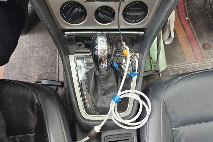 Used Volkswagen Lavida 2013 Restyled Classic 1.6L Automatic Comfort Edition Gear Lever