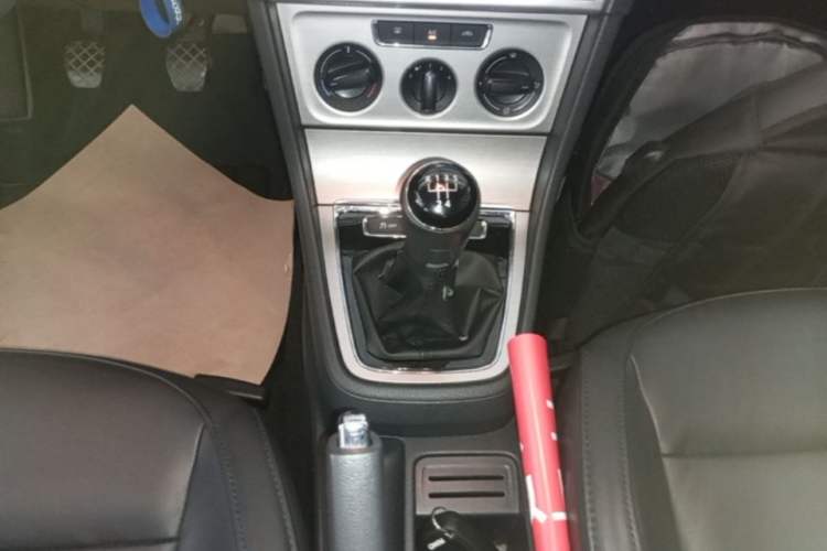 Used Volkswagen Lavida 2013 Restyled Classic 1.6L Manual Comfort Edition Gear Lever