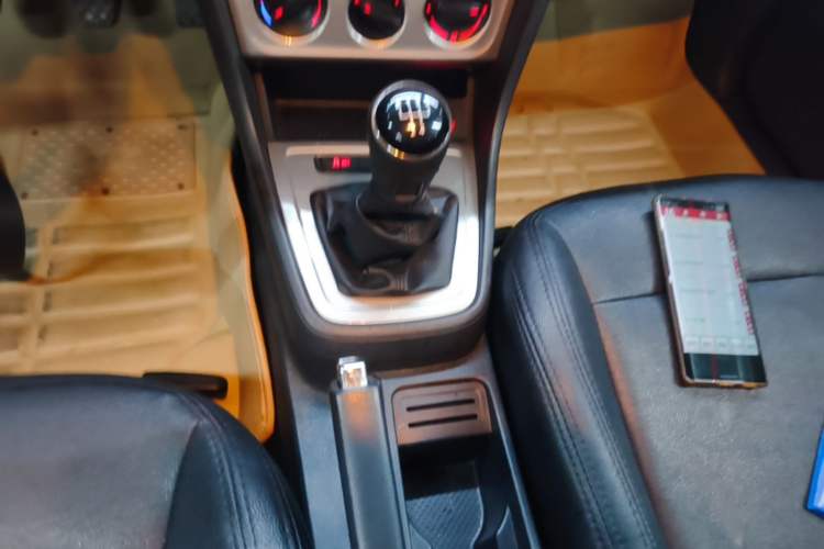 Used Volkswagen Lavida 2013 Revised Classic 1.6L Manual Fashion Edition Gear Lever