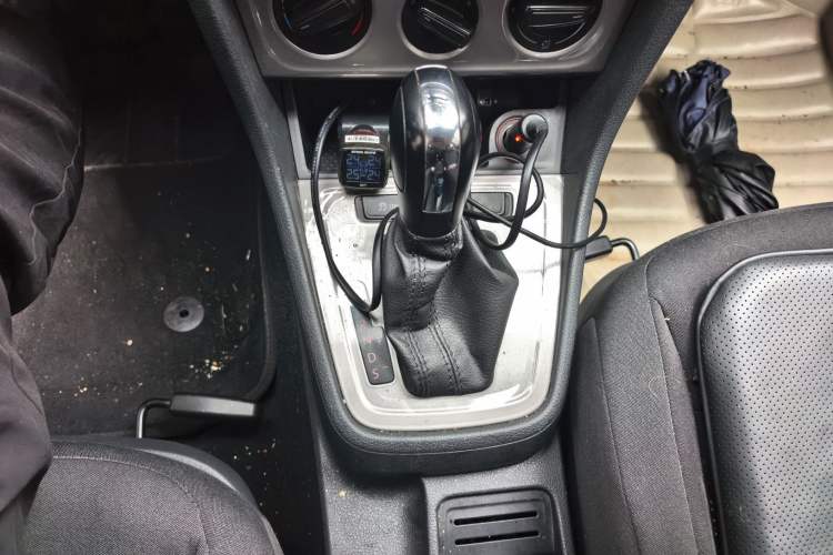 Used Volkswagen Lavida 2013 Revised Classic 1.6L Automatic Fashion Edition Gear Lever