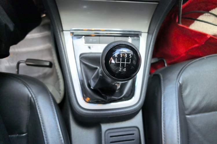 Used Volkswagen Lavida 2013 Restyled Classic 1.6L Manual Comfort Edition Gear Lever