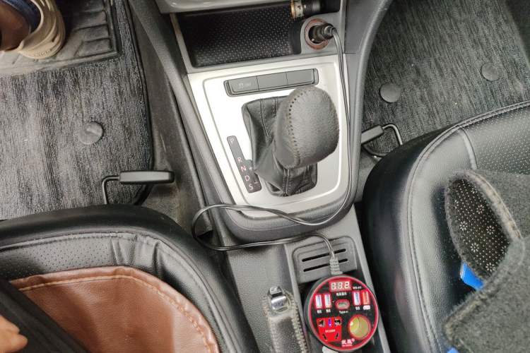 Used Volkswagen Lavida 2013 Revised Classic 1.6L Automatic Fashion Edition Gear Lever