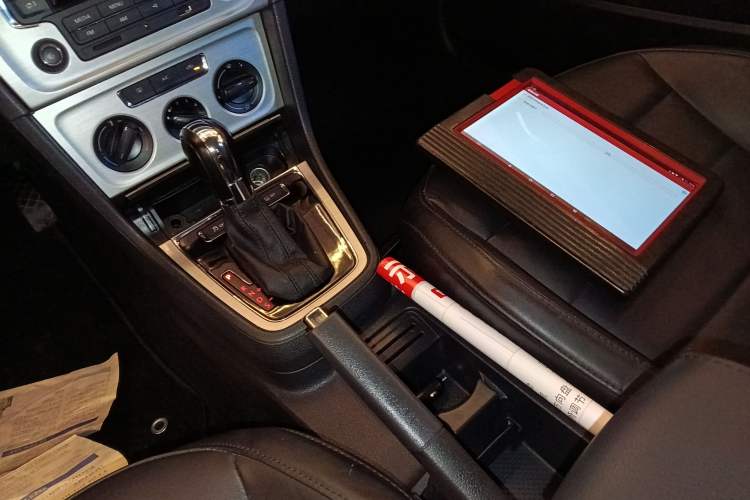 Used Volkswagen Lavida 2013 Restyled Classic 1.6L Automatic Comfort Edition Gear Lever