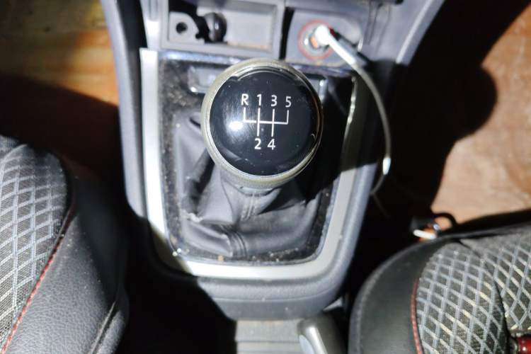 Used Volkswagen Lavida 2013 Restyled Classic 1.6L Manual Comfort Edition Gear Lever