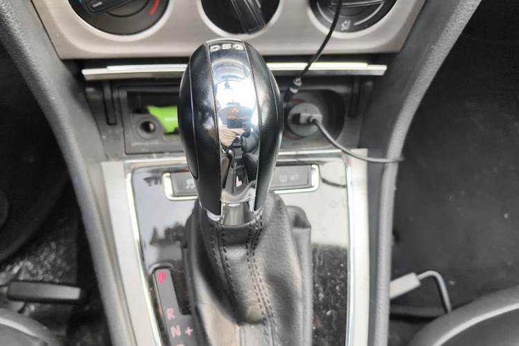 Used Volkswagen Lavida 2013 Revised Version 1.4 TSI DSG Comfort Edition Gear Lever