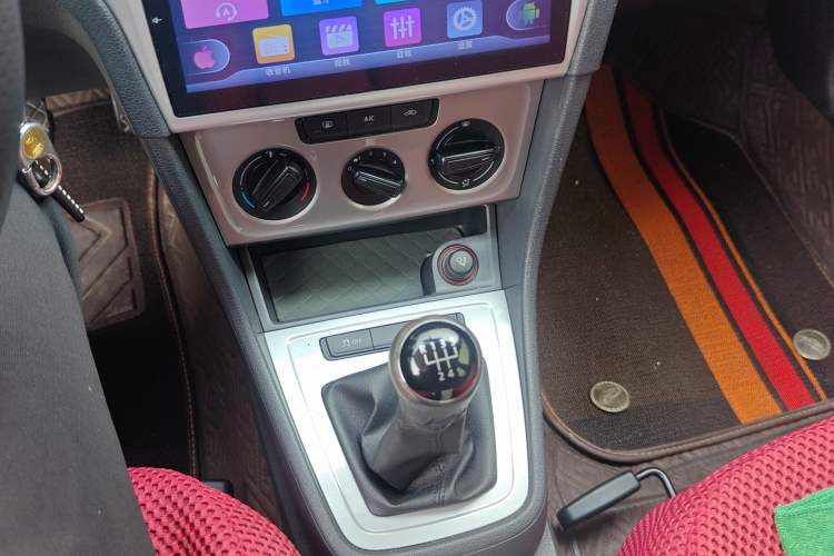 Used Volkswagen Lavida 2013 Revised Classic 1.6L Manual Fashion Edition Gear Lever