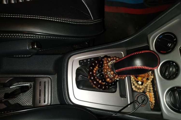 Used Volkswagen Lavida 2013 Revised Classic 1.6L Automatic Fashion Edition Gear Lever