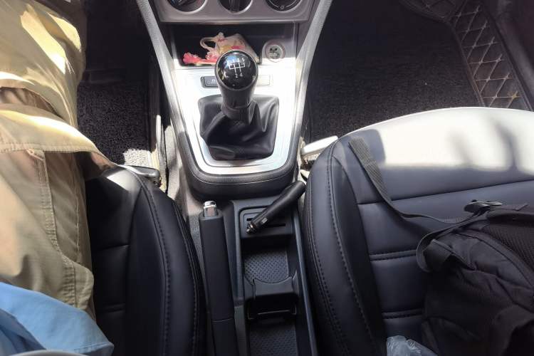Used Volkswagen Lavida 2013 Revised Classic 1.6L Manual Fashion Edition Gear Lever