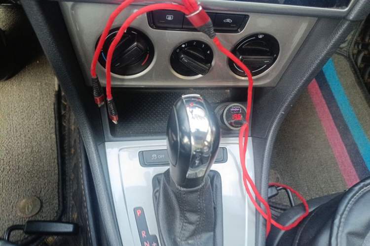 Used Volkswagen Lavida 2013 Revised Classic 1.6L Automatic Fashion Edition Gear Lever