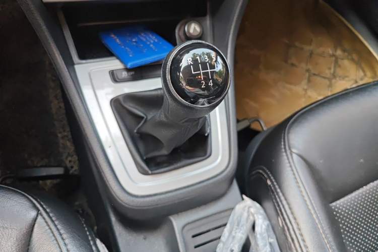 Used Volkswagen Lavida 2013 Revised Classic 1.6L Manual Fashion Edition Gear Lever