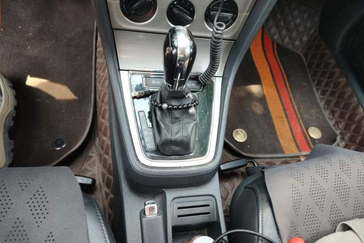 Used Volkswagen Lavida 2013 Revised Version 1.4 TSI DSG Comfort Edition Gear Lever