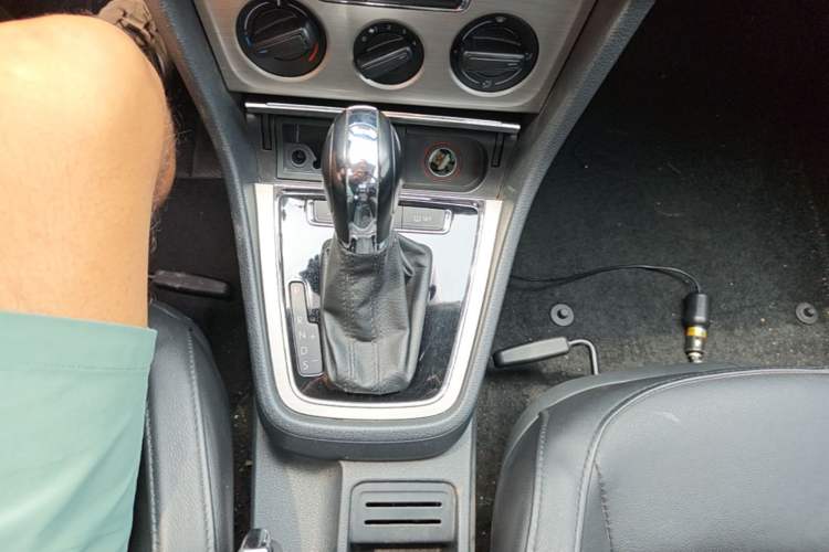 Used Volkswagen Lavida 2013 Restyled Classic 1.6L Automatic Comfort Edition Gear Lever