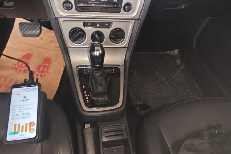 Used Volkswagen Lavida 2013 Revised Version 1.4 TSI DSG Comfort Edition Gear Lever