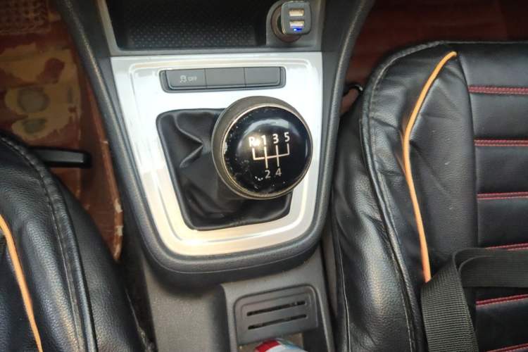 Used Volkswagen Lavida 2013 Revised Classic 1.6L Manual Fashion Edition Gear Lever