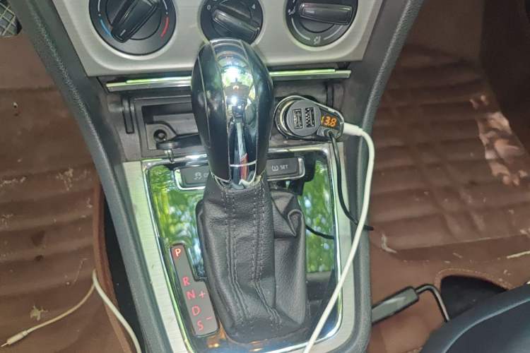 Used Volkswagen Lavida 2013 Restyled Classic 1.6L Automatic Comfort Edition Gear Lever